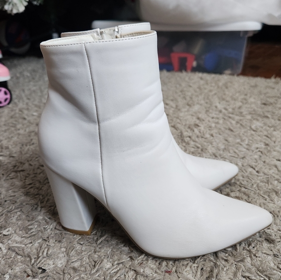 Shein 70s White Heeled Boots - Picture 3 of 7